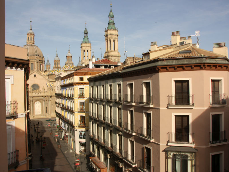 Dos Torres Pilar Suites- Balcones Con Vistas A La Ciudad سرقسطة المظهر الخارجي الصورة